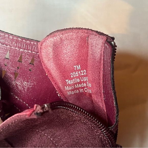 Diba - Maddie Cut Out Heeled Laser Cut Bootie - size 7 - Burgundy - Picture 4 of 8